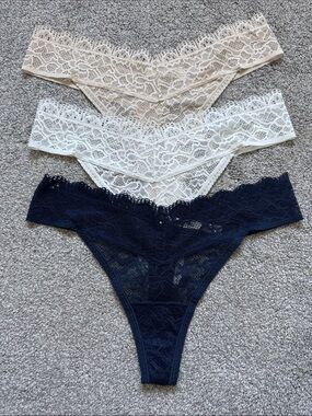3-Panty Lot Soma Embraceable Thongs